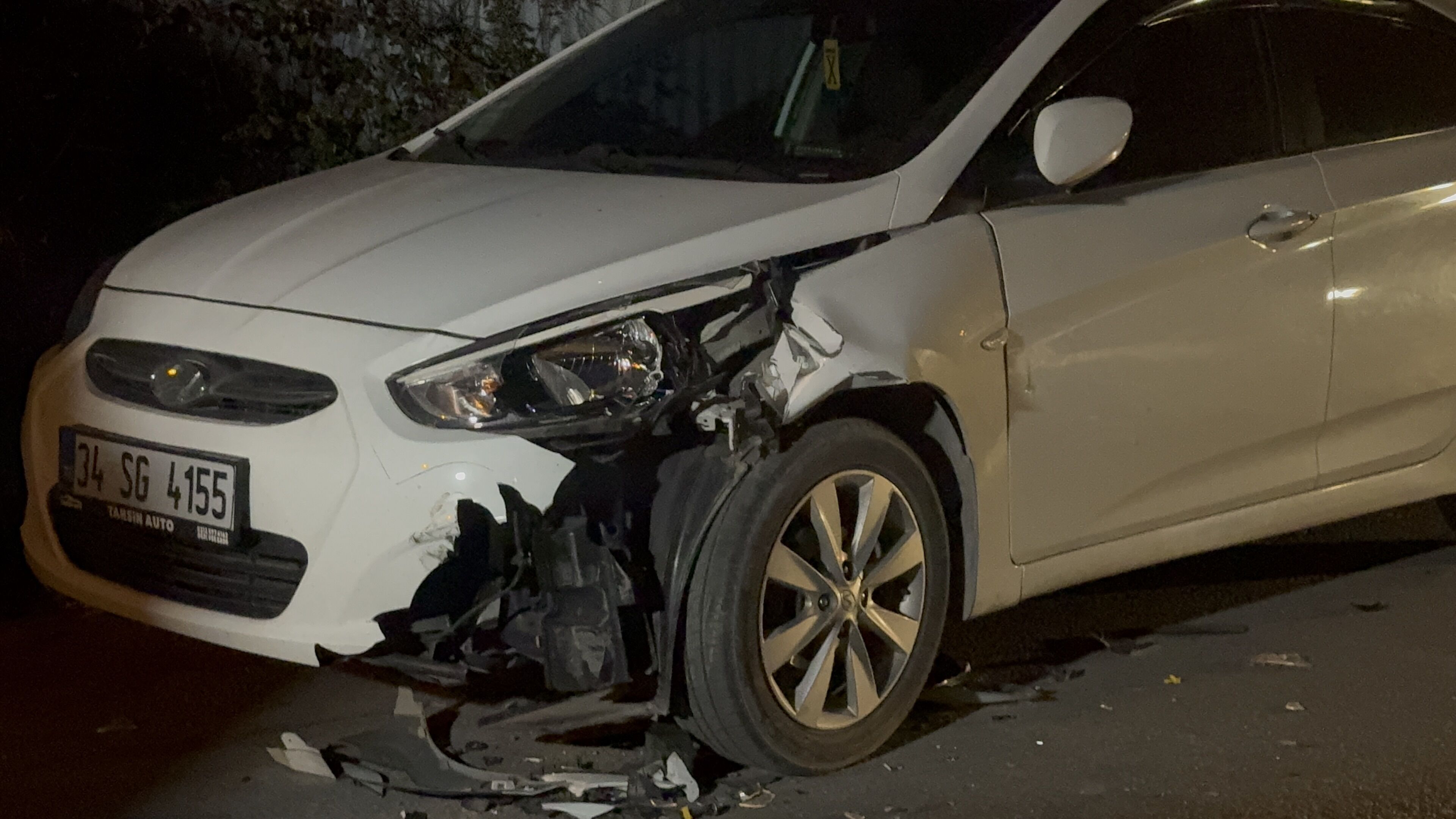 Istanbul At Arabaya Carpti (2)