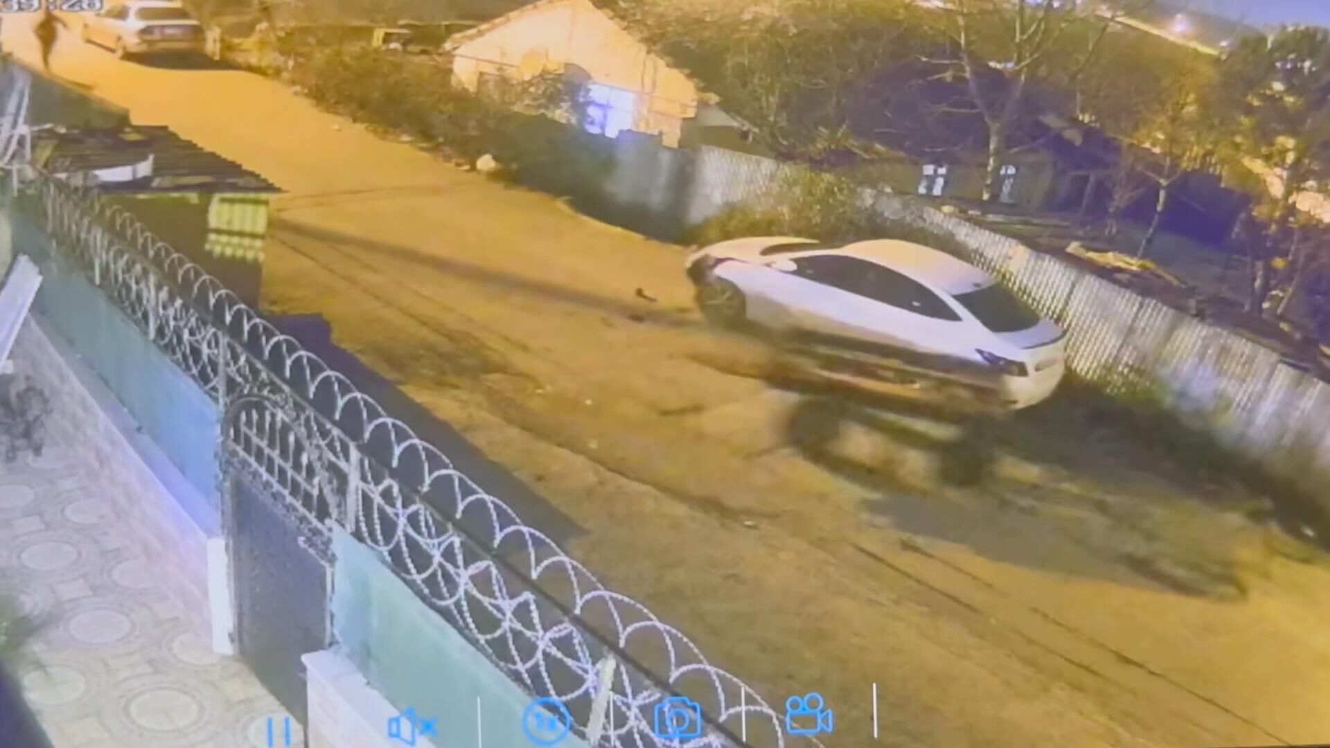 Istanbul At Arabaya Carpti (3)