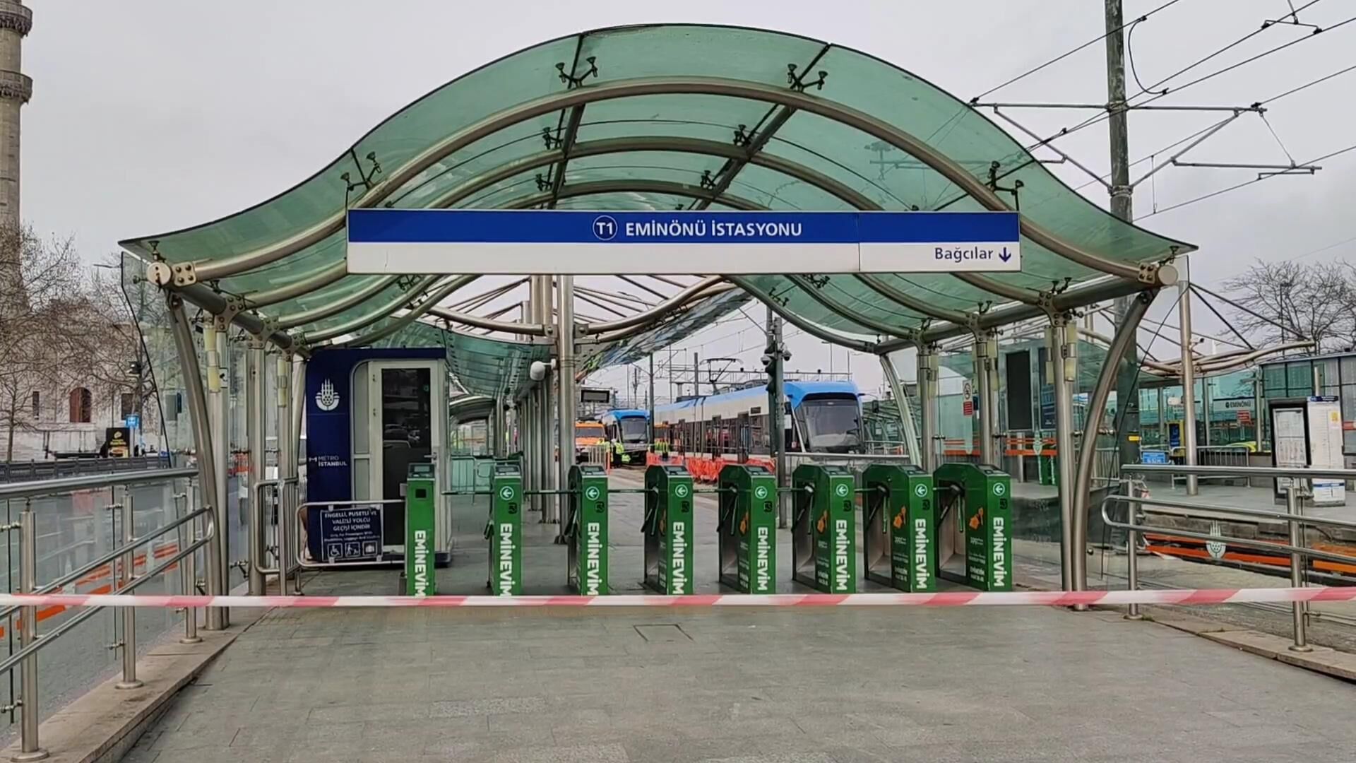 Istanbul Eminonu Travmay (3)