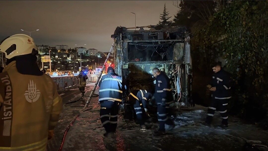 Metrobus Istanbul Yangın Sondakika Haber (2)