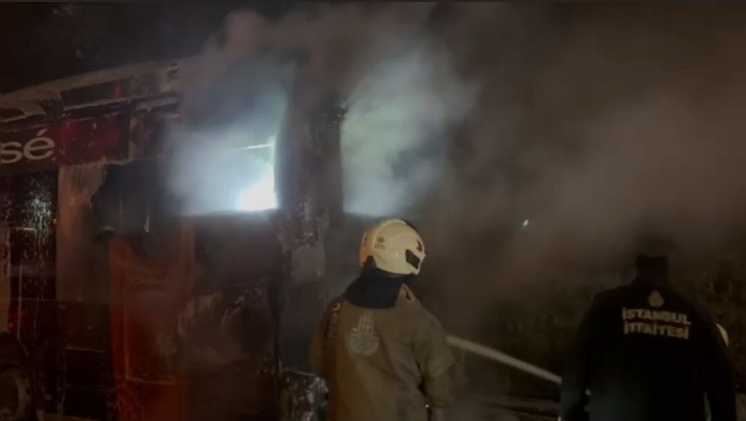 Metrobus Istanbul Yangın Sondakika Haber (3)