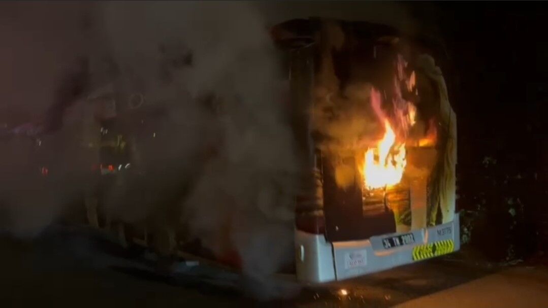 Metrobus Istanbul Yangın Sondakika Haber (4)