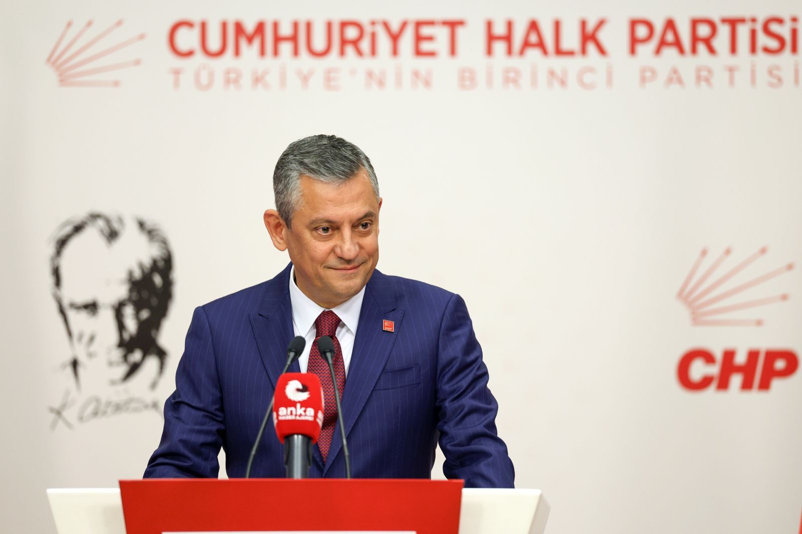 Özgür Özel'e sert yanıt: CHP'yi tarihten silecek