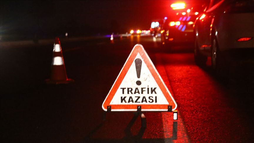 Zincirleme trafik kazası! Eski bakanlar dahil 8 kişi yaralandı
