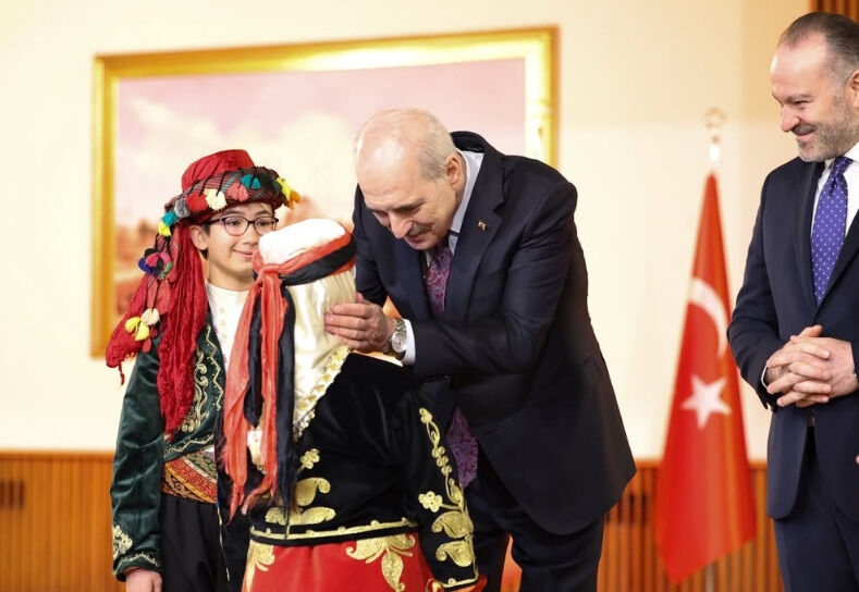 Meclis'te 23 Nisan coşkusu: 26 ülkeden gelen çocuklar Türkçe konuştu