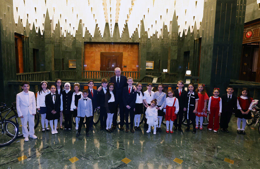 Cumhurbaskani Erdogan 23 Nisan (1)