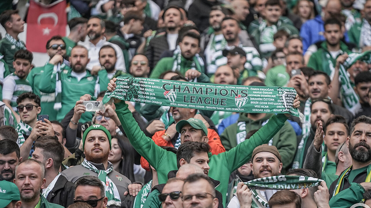 Bursaspor Trendyol 1. Lig'e yükseldi! Gol olup yağdılar