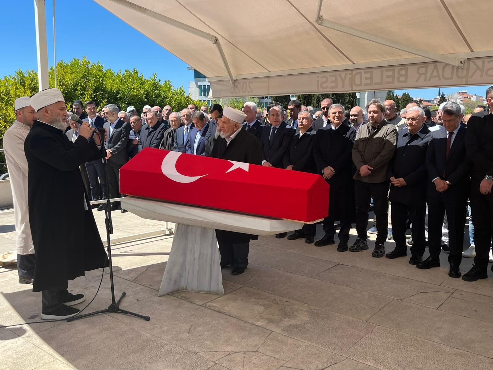 AK Partili eski vekile son görev! Cevat Akşit namazını kıldırdı