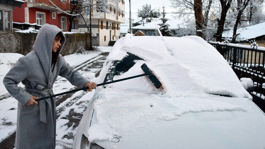 İki ilimiz beyaza büründü! Kar kalınlığı 15 santimetreyi geçti