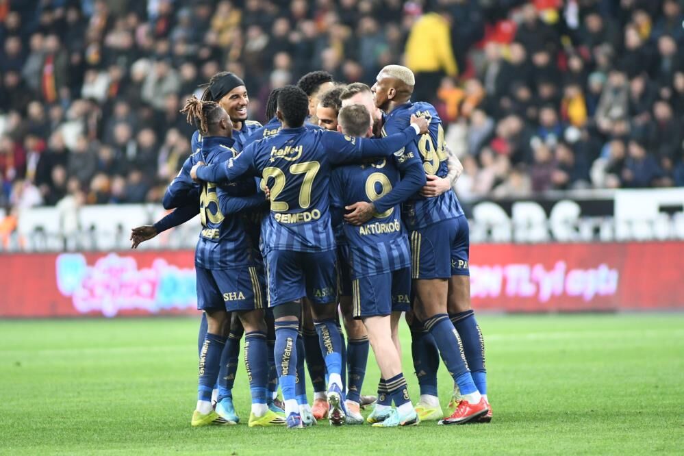 Liderliğe 1 adım kaldı! Fenerbahçe Kayserispor'u farklı geçti