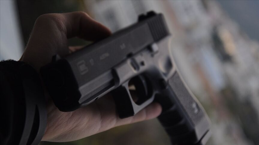 Mersin'de okulda olası facia engellendi: Öğrenci silahla yakalandı