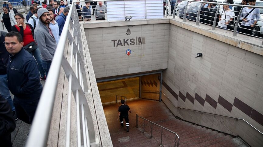 Taksim metro istasyonu kapatıldı