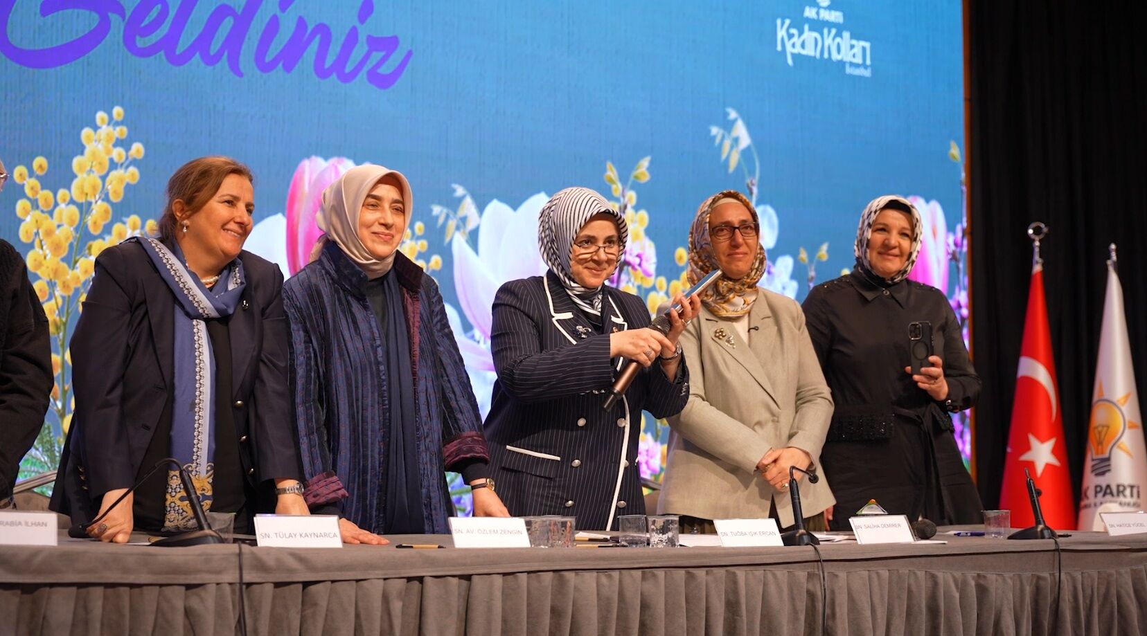 Ak Parti İstanbul İl Kadın Kolları Danışma Meclisi’ne Telefonla Bağlandı (1)
