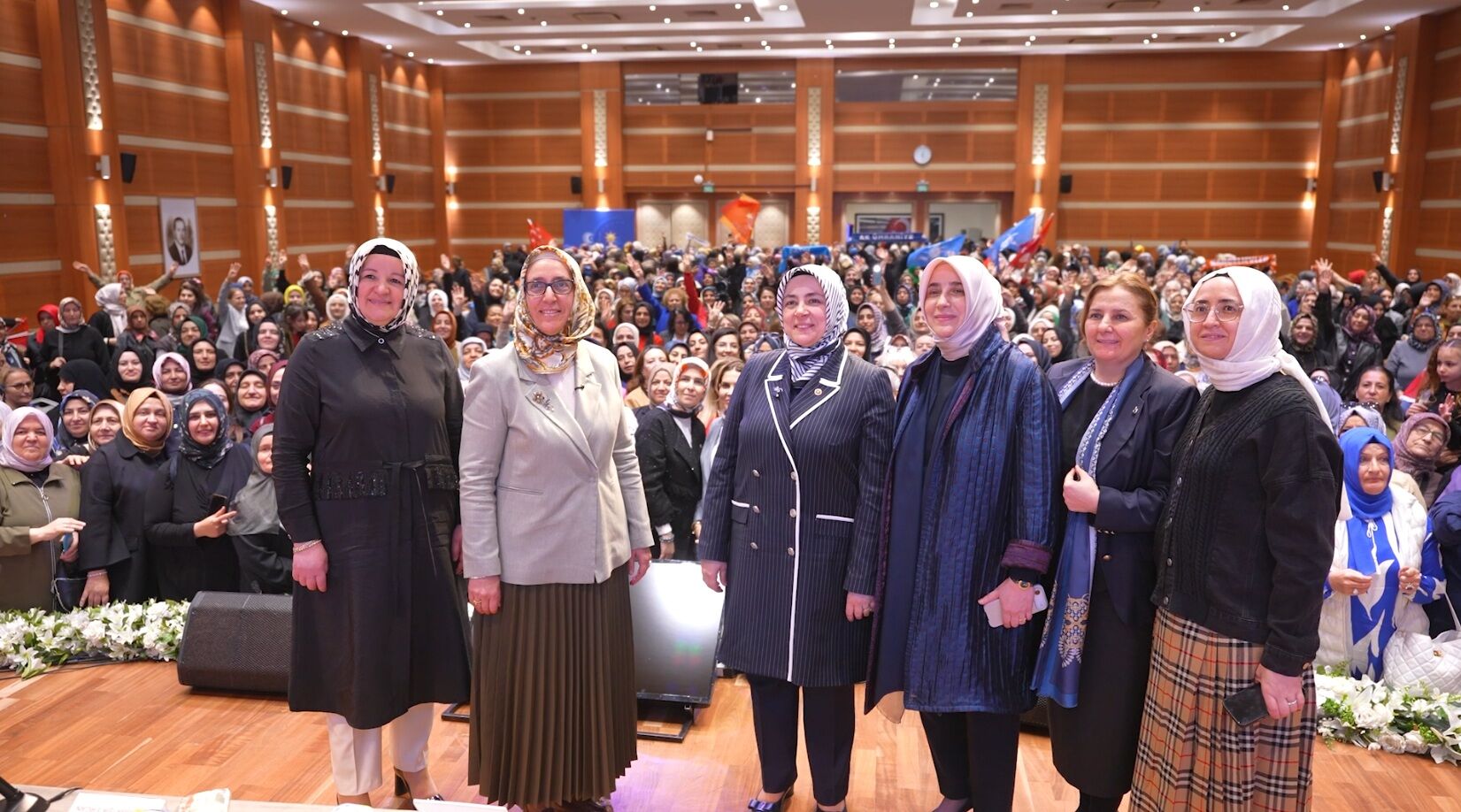 Ak Parti İstanbul İl Kadın Kolları Danışma Meclisi’ne Telefonla Bağlandı (2)