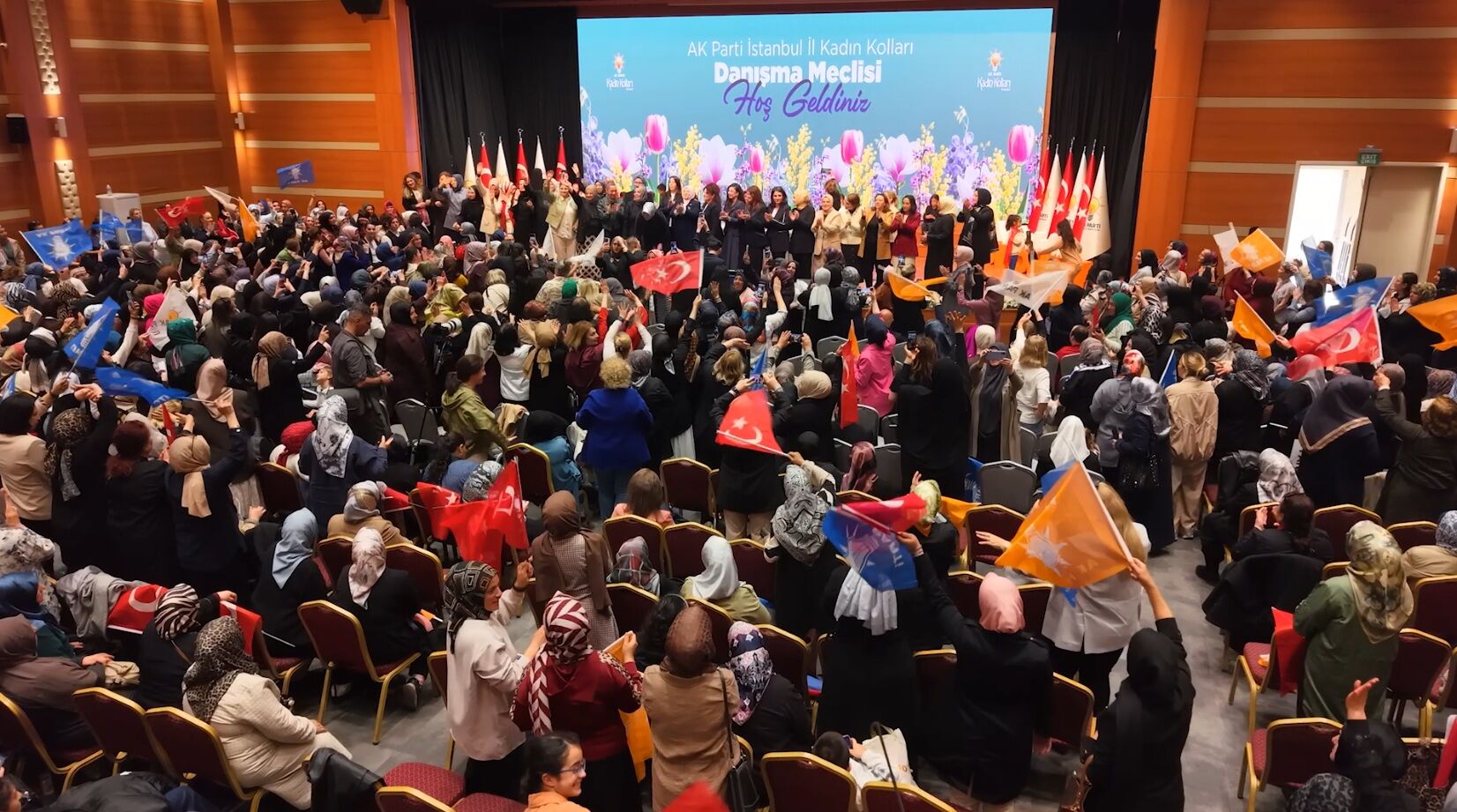 Ak Parti İstanbul İl Kadın Kolları Danışma Meclisi’ne Telefonla Bağlandı (3)
