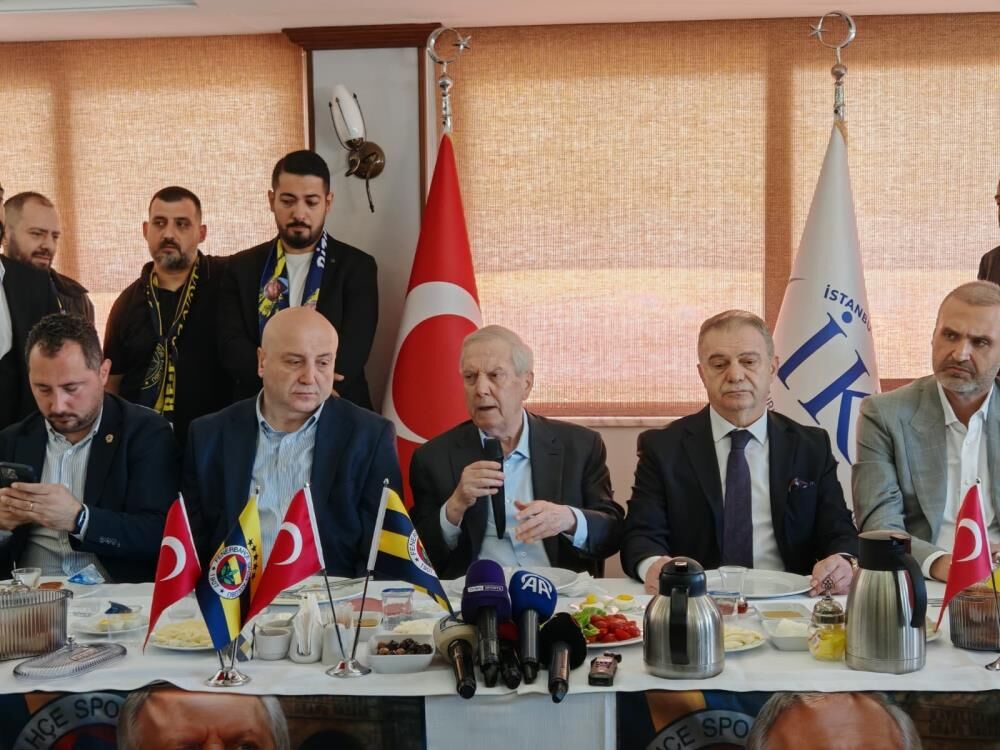 Aziz Yıldırım: Beşiktaş'a 2 tane şampiyonluk ilave ettiler