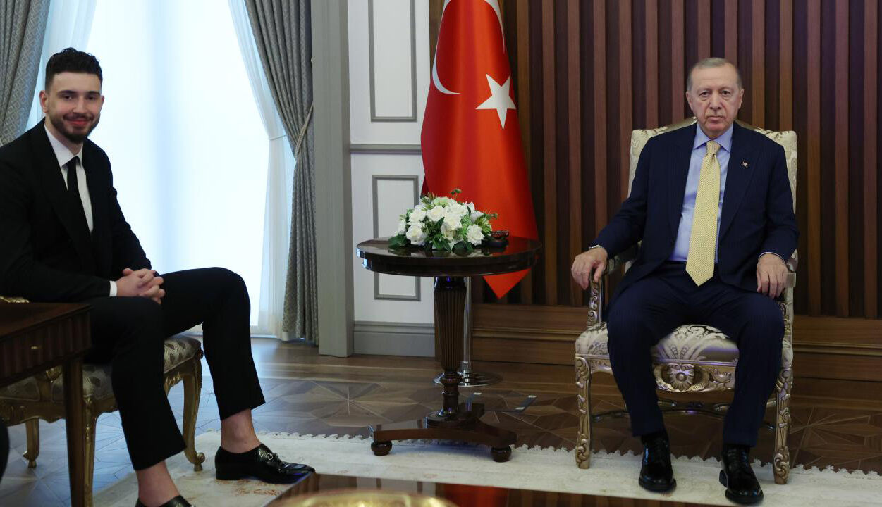 Erdoğan, Alperen Şengün'ü Külliye'de kabul etti