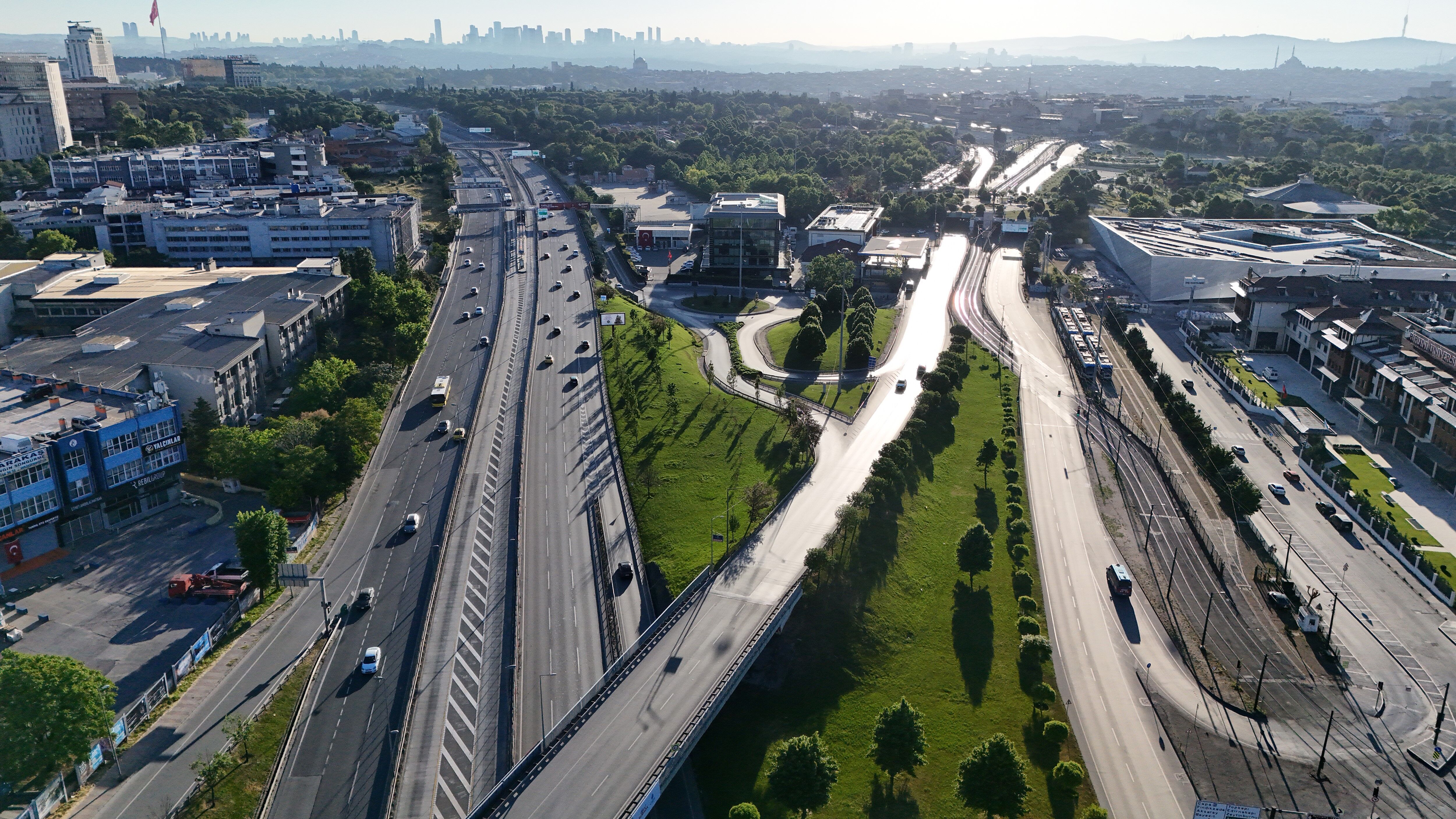 İstanbul'da yollar bomboş kaldı!