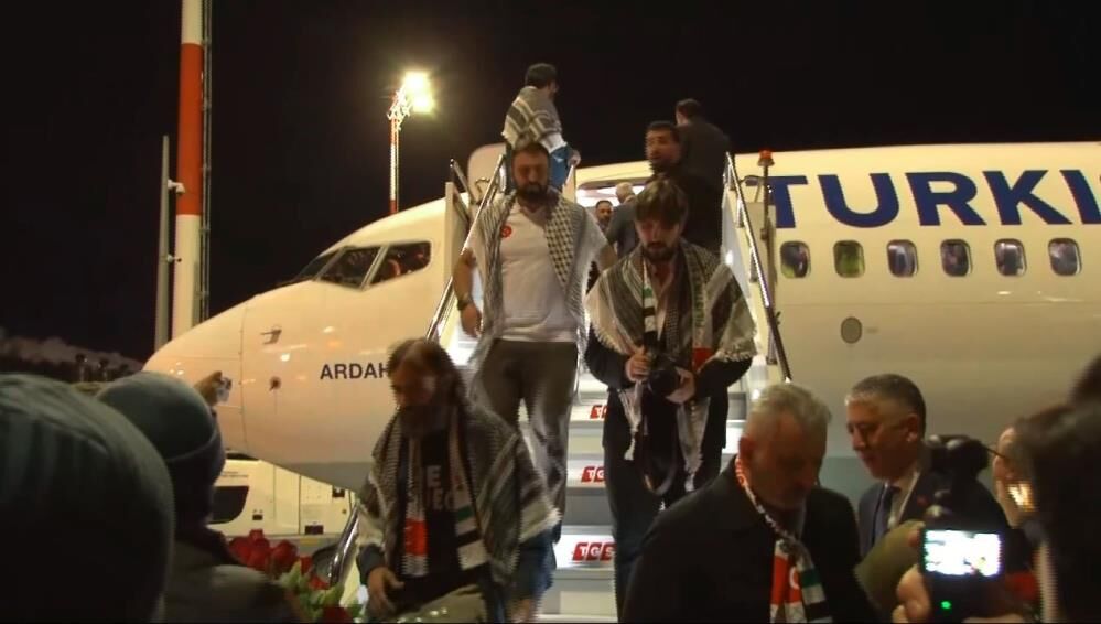 Küresel Sumud Filosu Aktivistlerini Taşıyan Uçak İstanbul'a Geldi (1)