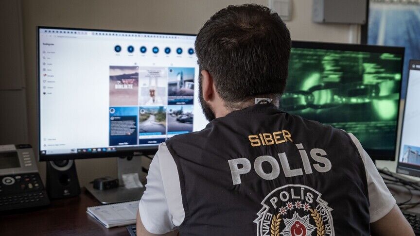 Polis Siber