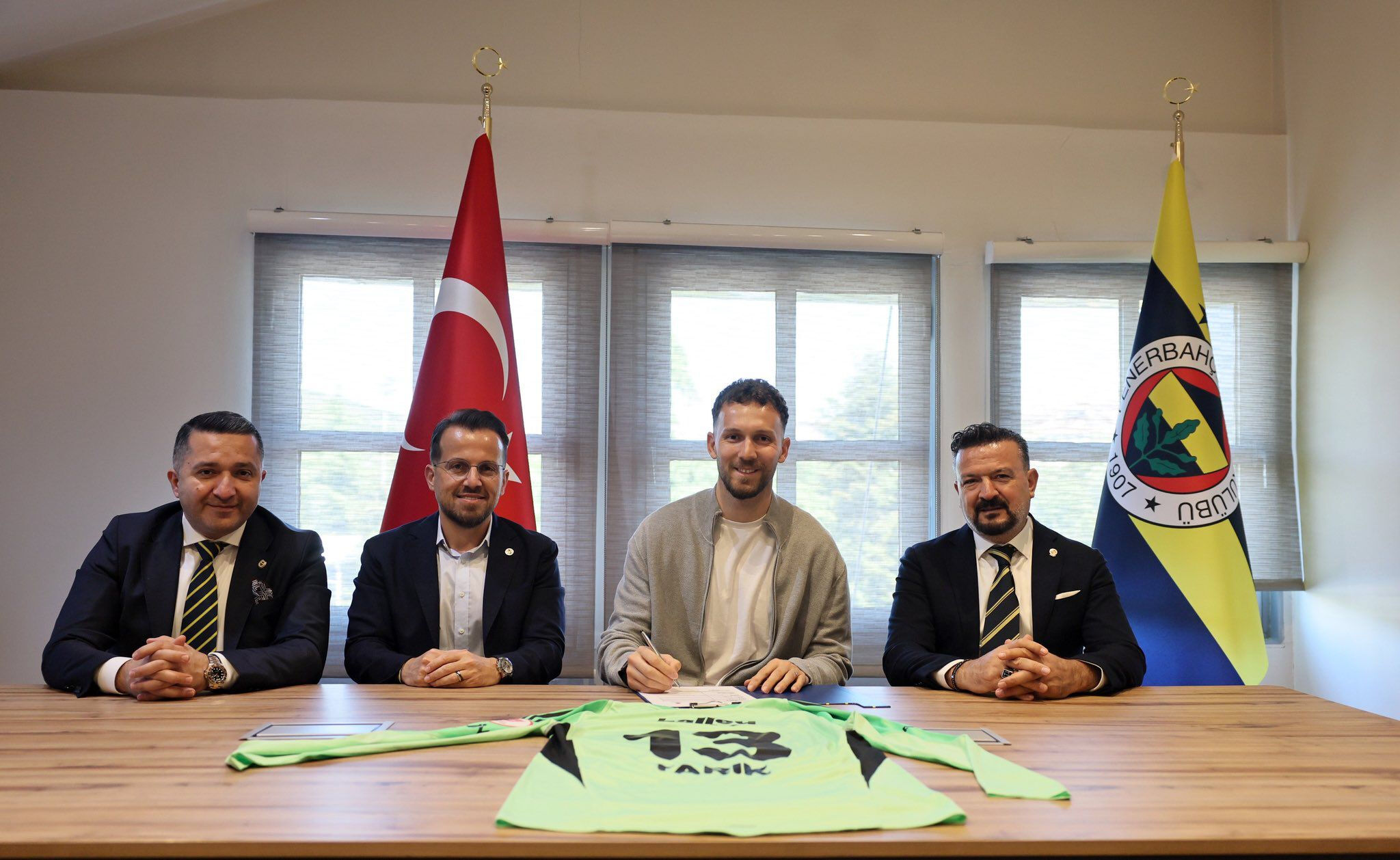 Tarık Çetin Fenerbahce Imza (3)