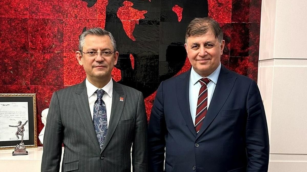 Özgür Özel'i dinlemedi resti çekti! CHP'de İzmir depremi