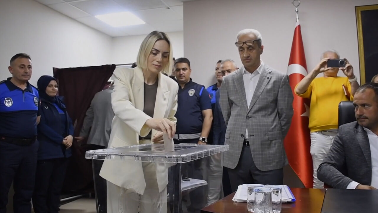 Bir CHP'li belediye daha AK Parti'ye geçti