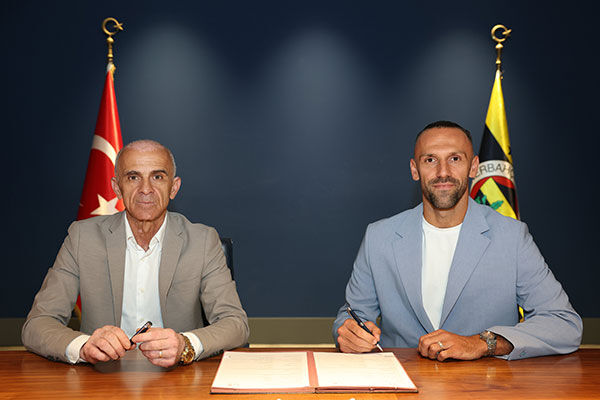 Fenerbahce Vedat Muriqi (1)