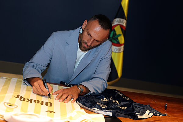 Fenerbahçe imzayı attırdı golcü formayı giydi