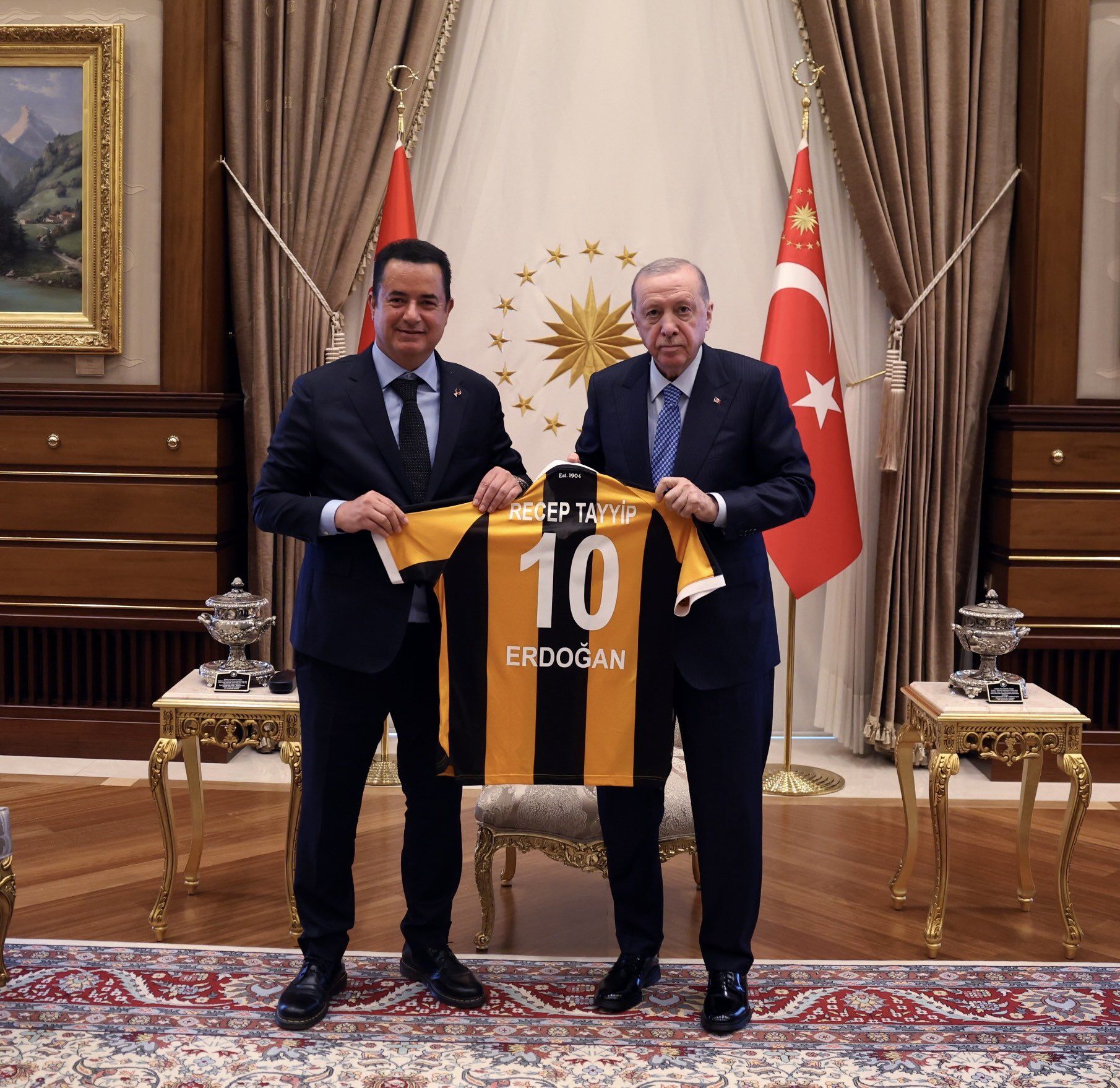 Cumhurbaşkanı Erdoğan, Acun Ilıcalı'yı Külliye'de kabul etti