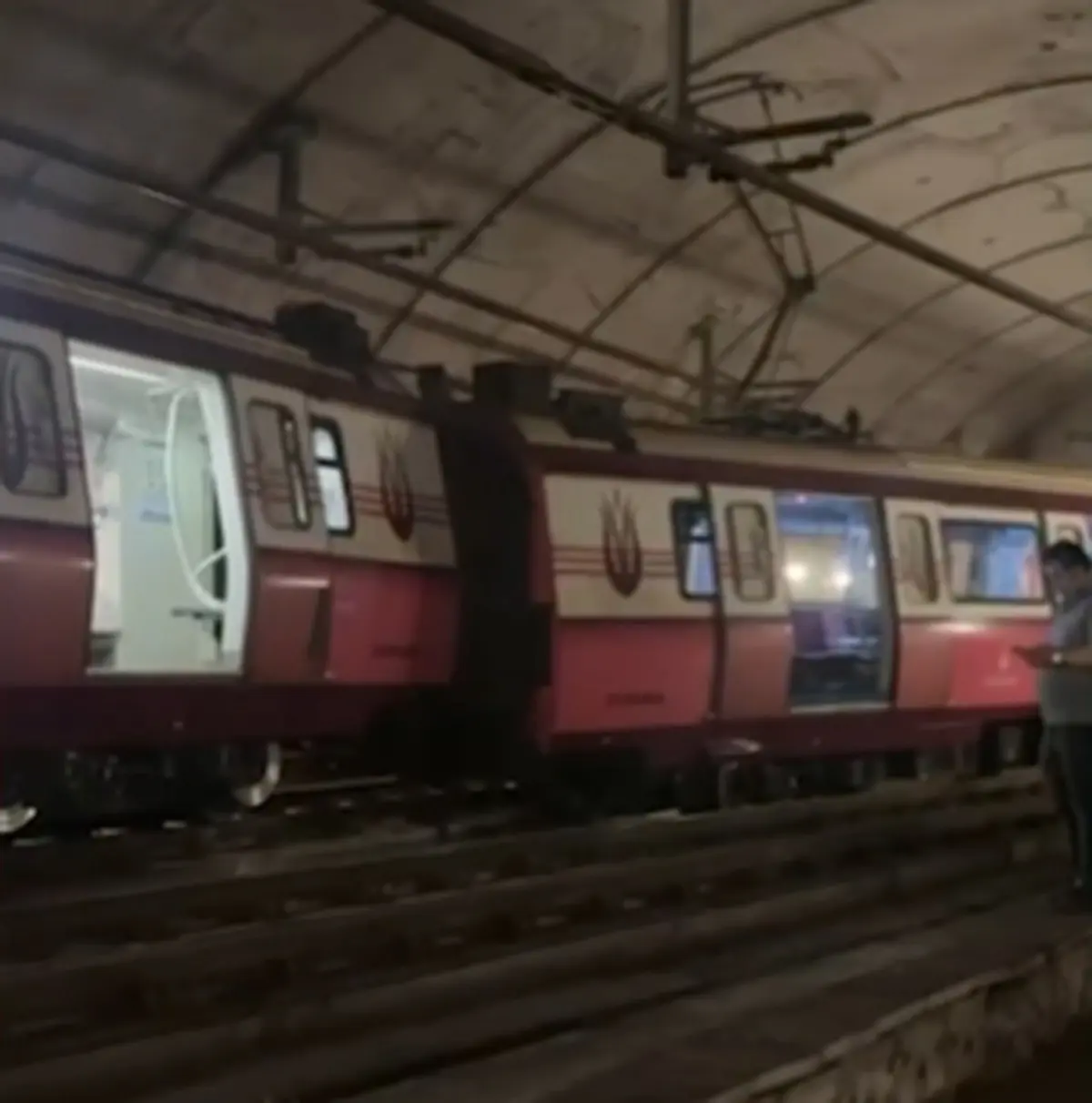 M4 Kadıköy Sabiha Gökçen Havalimanı Metrosu Raydan Çıktı (2)