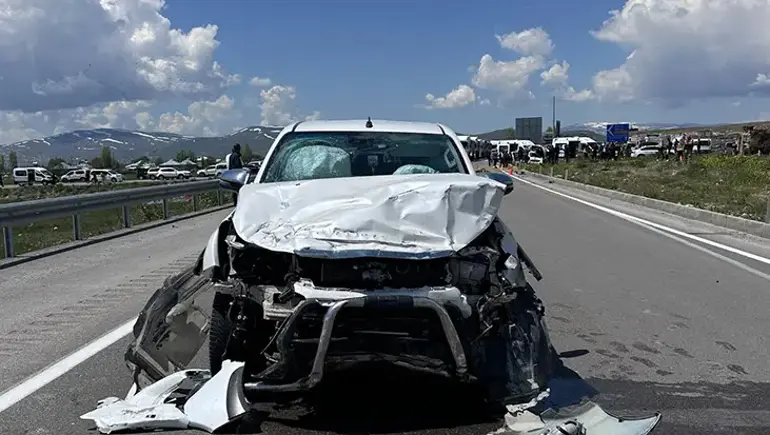Van Çaldıran'da Korkunç Kaza! Ölü Ve Yaralılar Var (2)