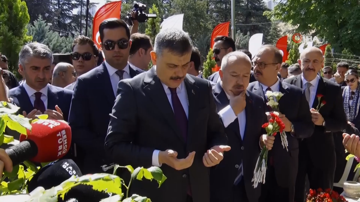 Mustafa Çiftçi'den anlamlı ziyaret! Şehitler için dua etti