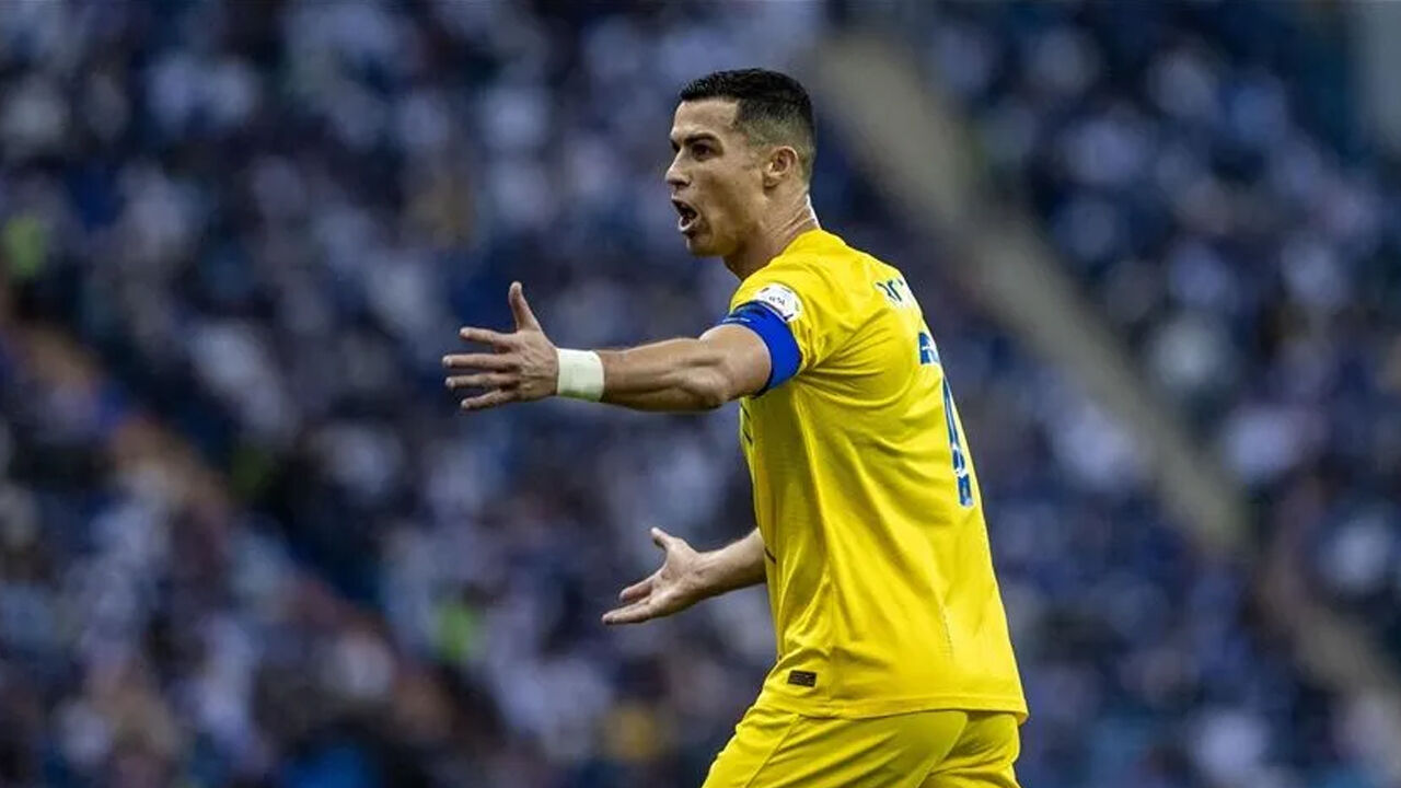 Dünya Cristiano Ronaldo'yu konuşuyor! Besmele çekti...