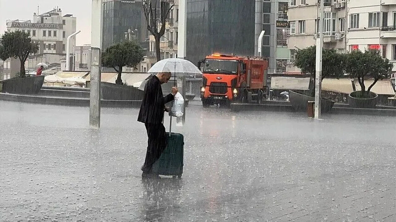 Ne yağış ama! İstanbul'da hayat felç oldu
