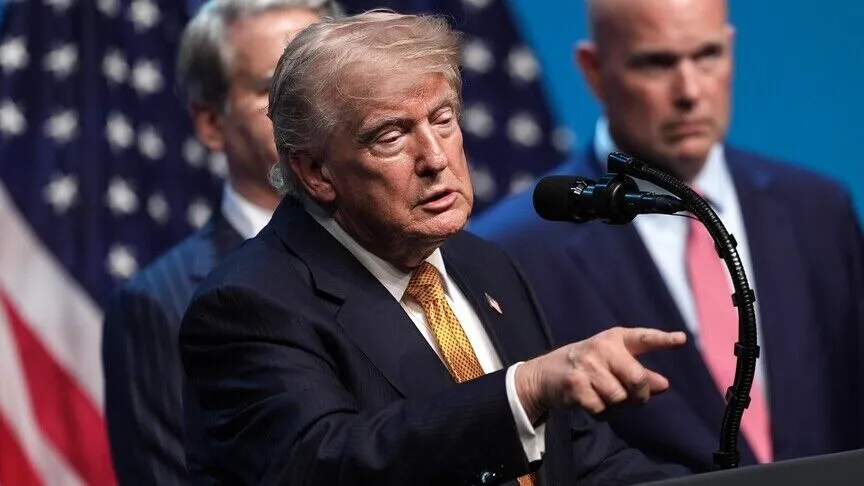 Trump'tan Rusya ve Çin'e İran uyarısı