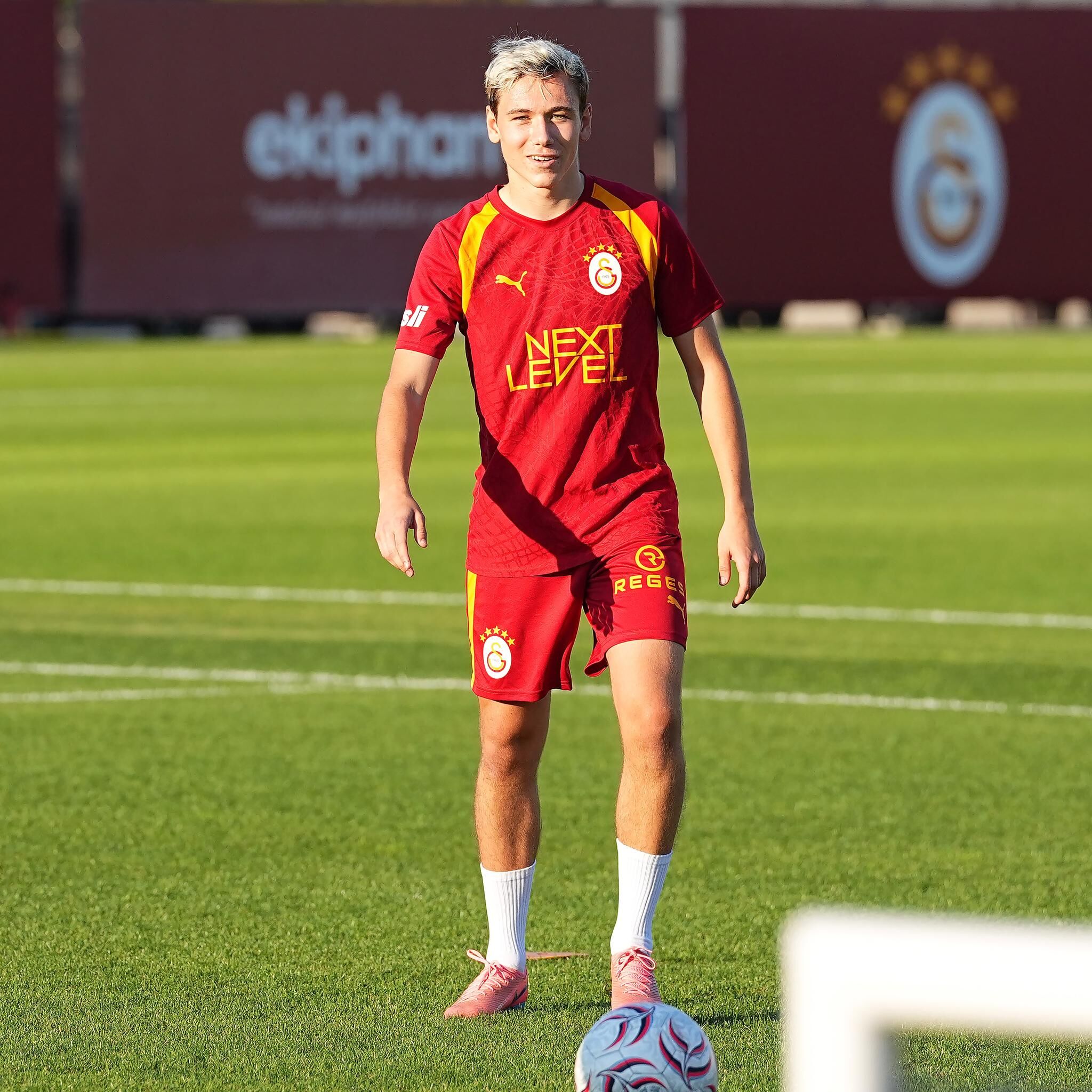 Aleksey Batrakov Galatasaray (6)