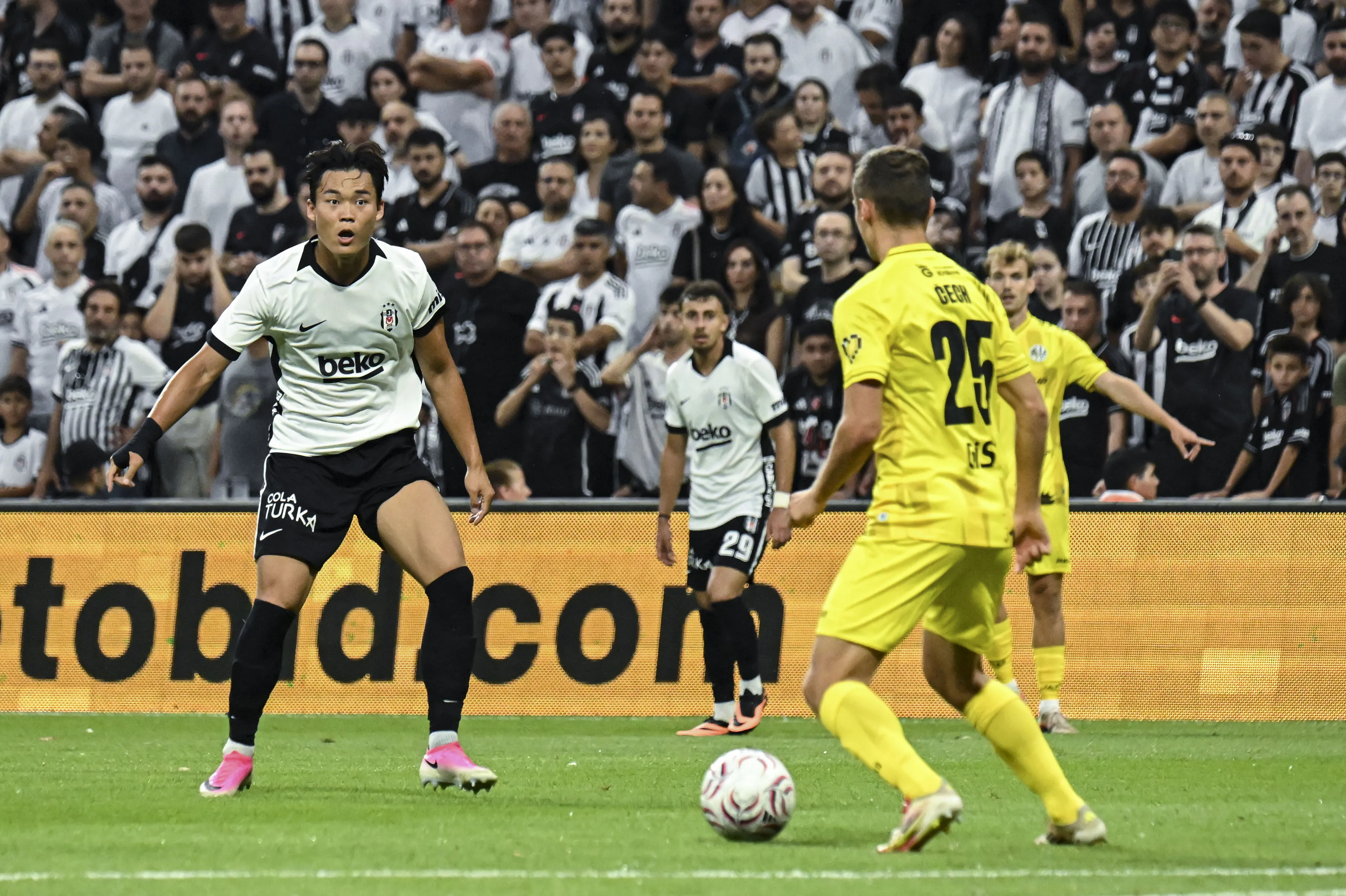 Beşiktaş 1-0 Hradec Králové maç sonucu (önemli dakikalar ÖZET)