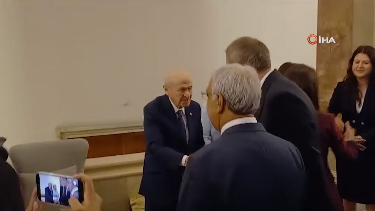 DEM Partililer MHP lideri Bahçeli ile selamlaştı
