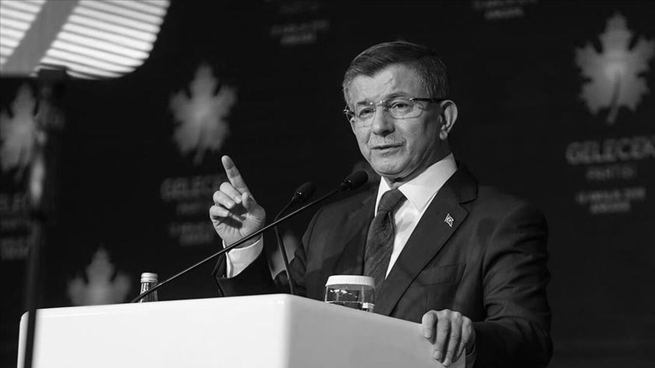 Resmen tarihe karıştı! Gelecek Partisi feshedildi