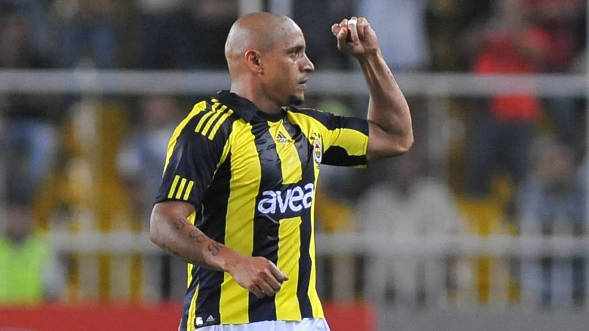 Roberto Carlos Fenerbahce (4)
