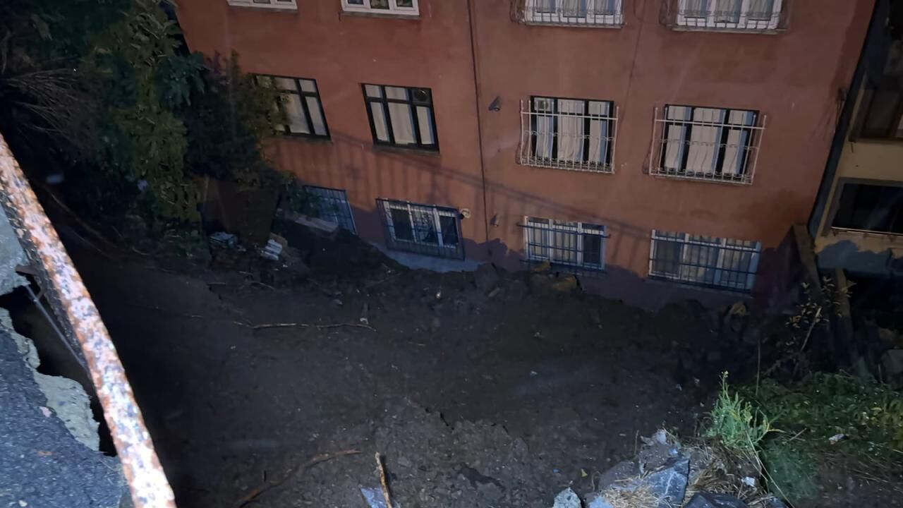 Eyüpsultan’da toprak kayması: 25 kişi tahliye edildi