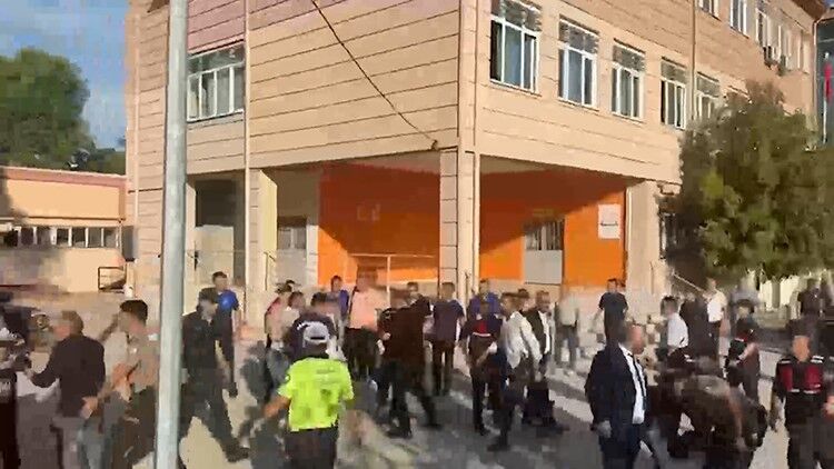 Manisa’da okula silahlı saldırı: Yaralılar var!