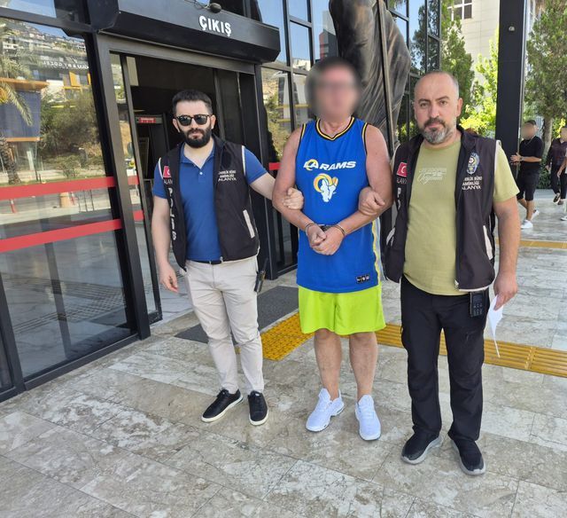 Antalya Alanya Türk Bayrağı Turist Ingiliz Haber Son Dakika (1)