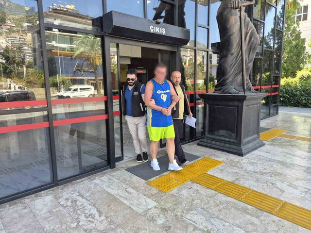 Antalya Alanya Türk Bayrağı Turist Ingiliz Haber Son Dakika (2)