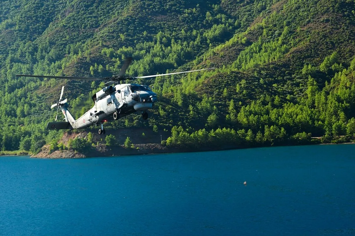 Denizkurdu Tatbikat Gemi Helikopter (3)