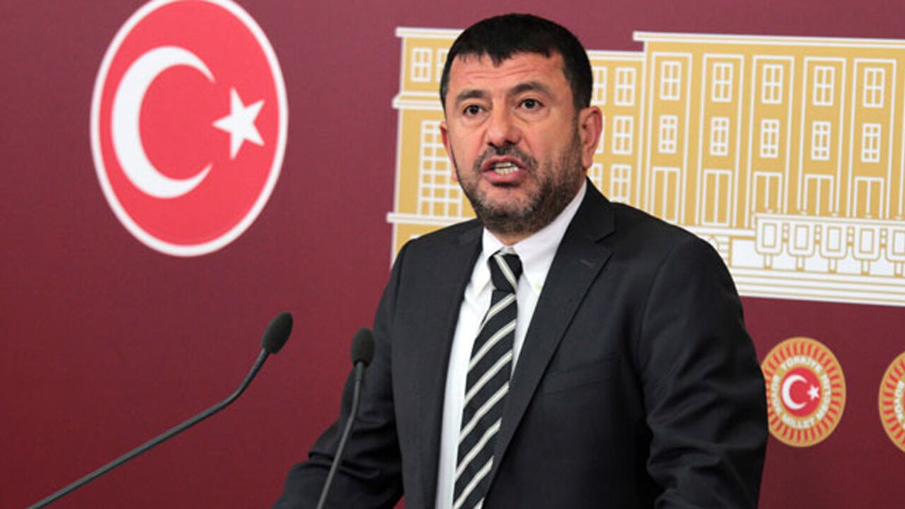 Yeni Partili Veli Ağbaba hastaneye kaldırıldı!