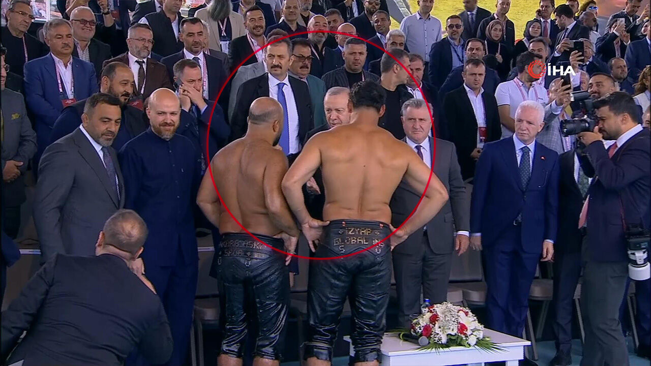 Başpehlivanlar final öncesi Erdoğan’ın yanına gitti!