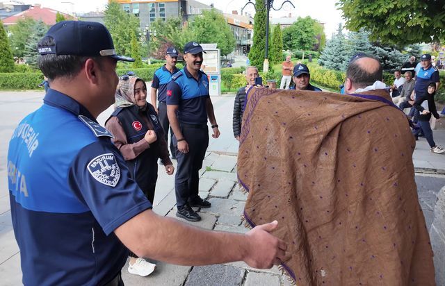 Dilenci Kiligina Giren Tiyatrocudan Zabitalar 2 20211499 O