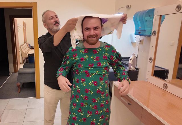 Dilenci Kiligina Giren Tiyatrocudan Zabitalar 3 20211499 O